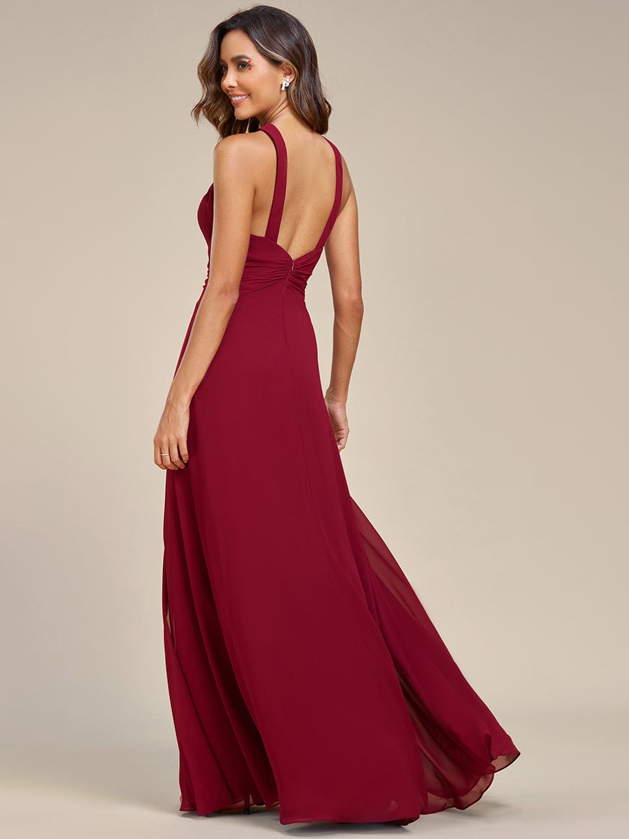 Elegant Halter Neck Pleated Chiffon Evening Gown with Waist Buckle Detail