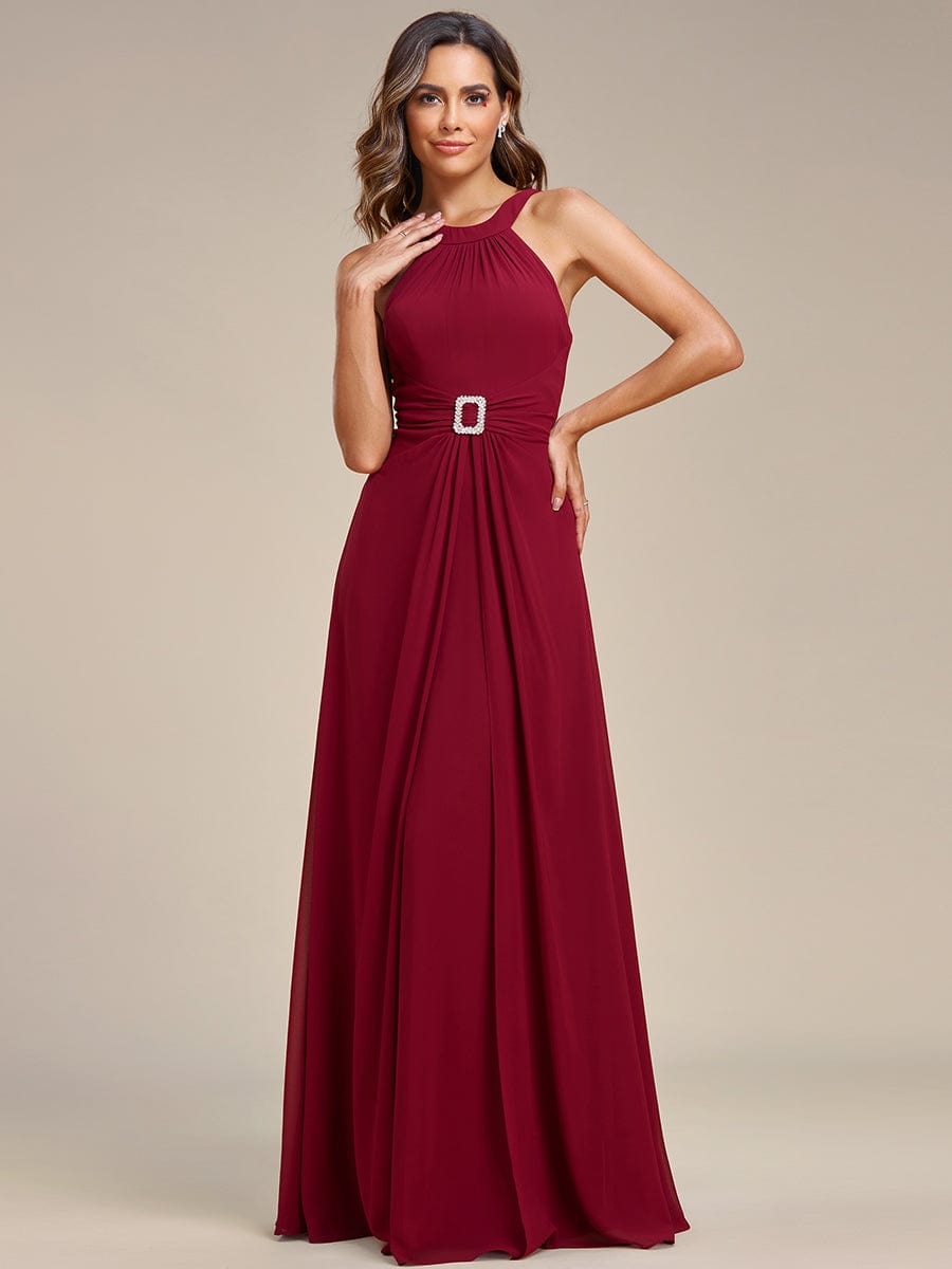 Elegant Halter Neck Pleated Chiffon Evening Gown with Waist Buckle Detail