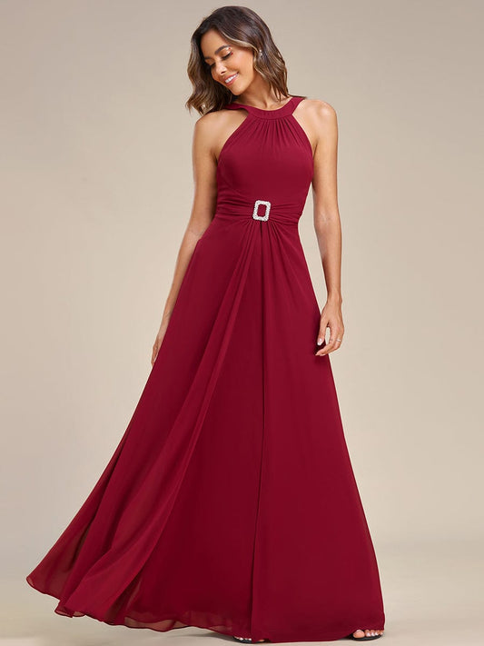Elegant Halter Neck Pleated Chiffon Evening Gown with Waist Buckle Detail
