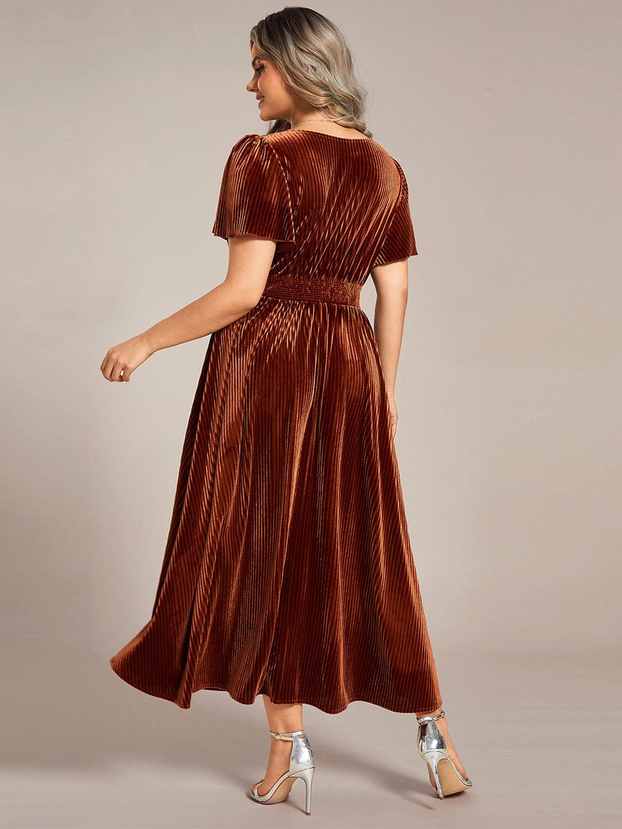 Elegant V-Neck Velour Midi Dress with Short Sleeves and Waist Detail