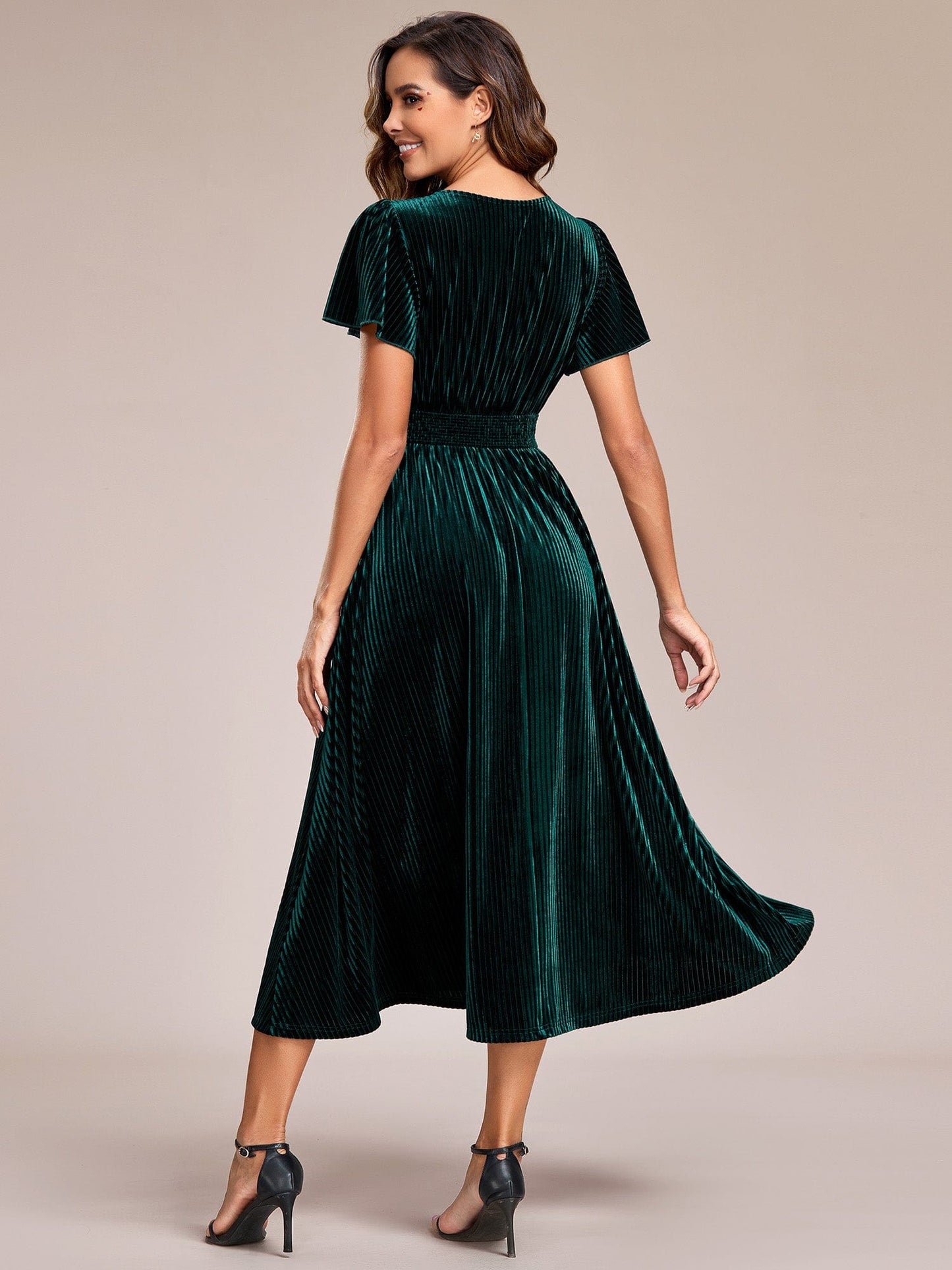 Elegant V-Neck Velour Midi Dress with Short Sleeves and Waist Detail