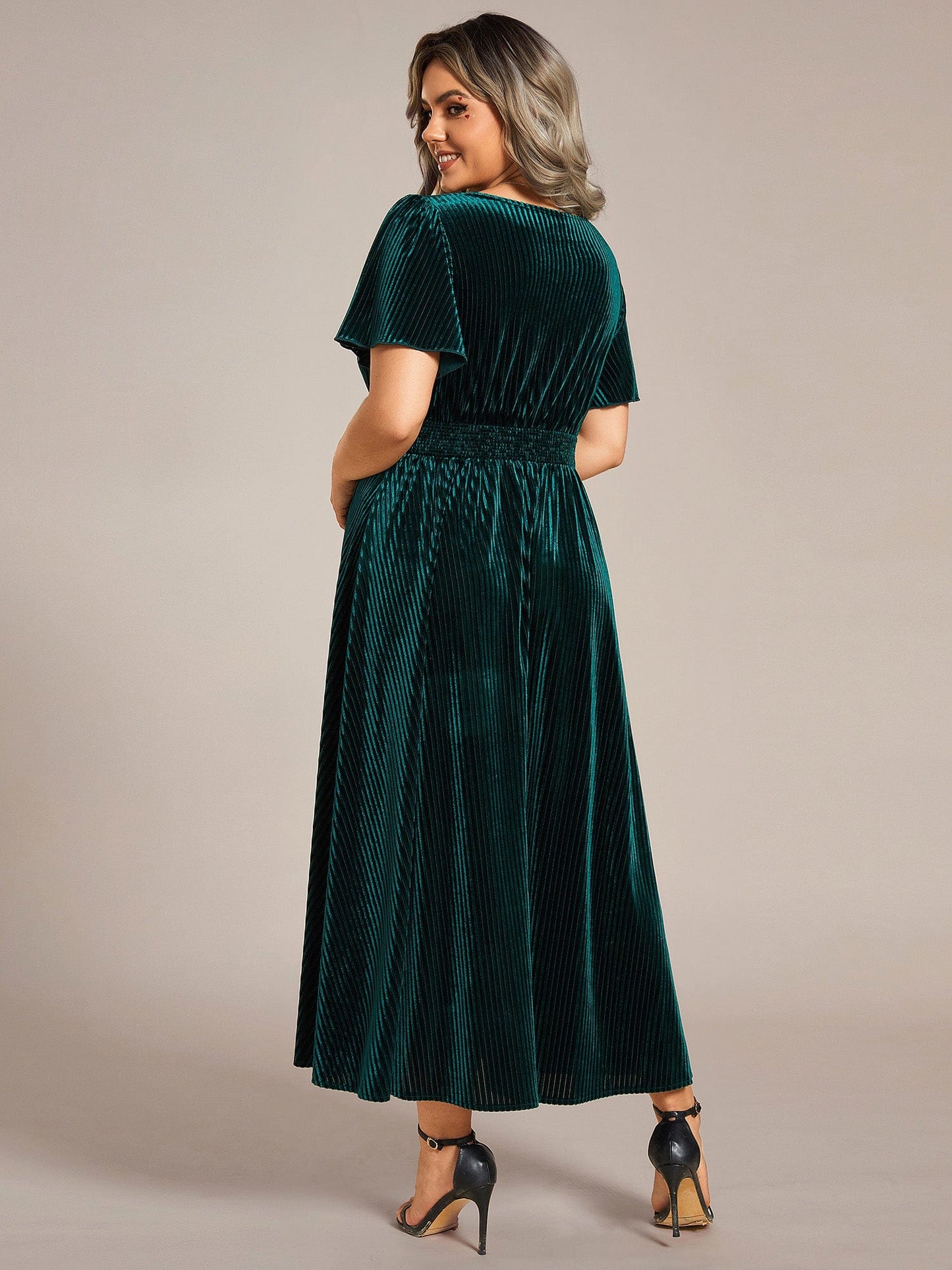 Elegant V-Neck Velour Midi Dress with Short Sleeves and Waist Detail